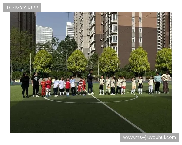 宜州足球老师以青春热血点燃校园体育梦想推动青少年全面发展